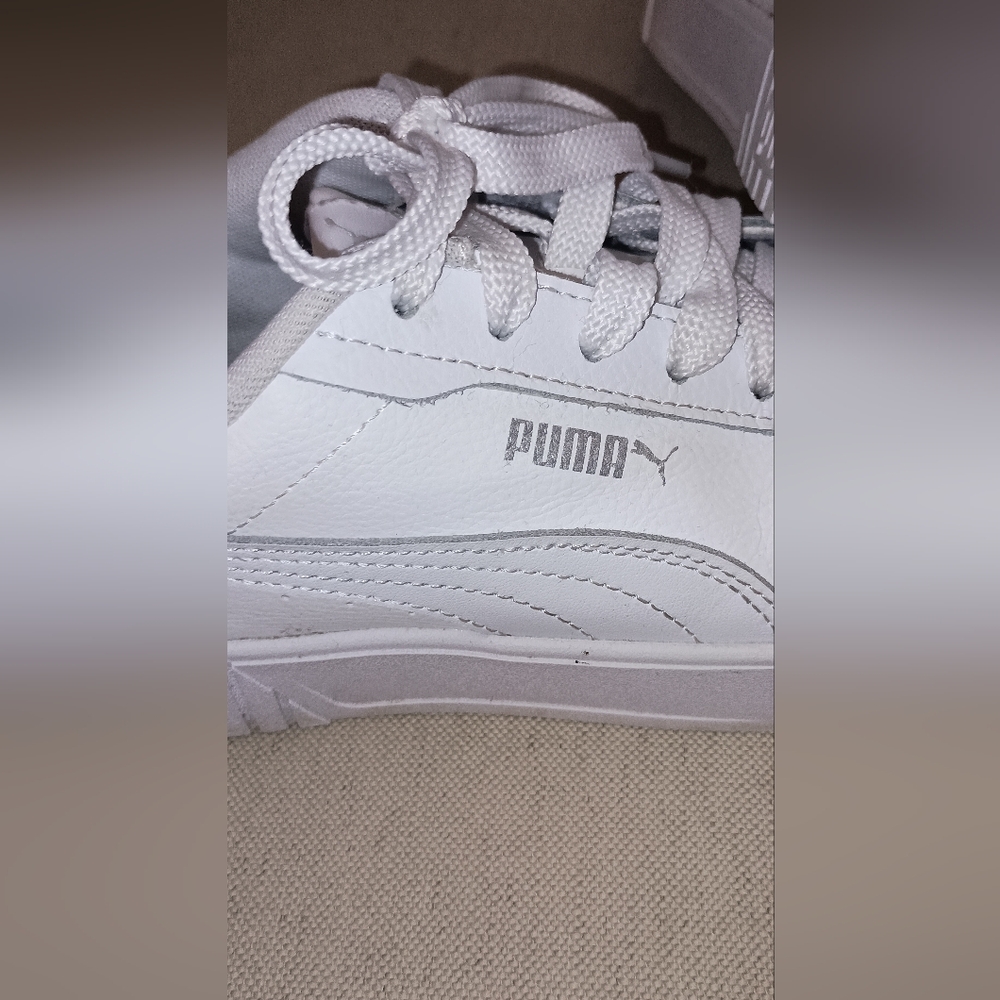 Puma Solid white leather  Women's Size 8 Sneakers - Picture 3 of 11